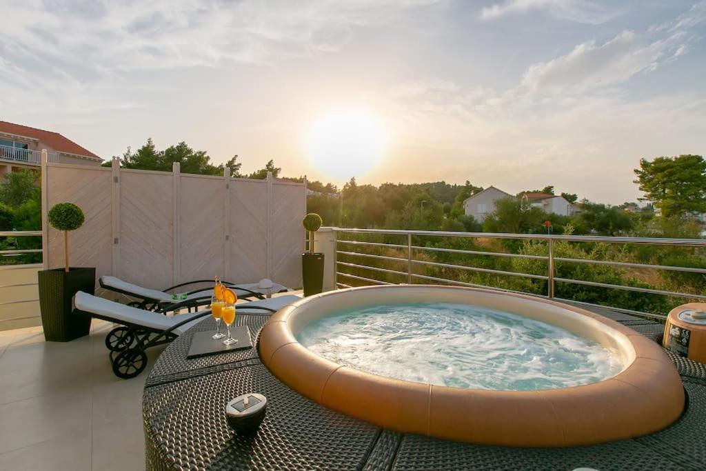 Villa Kora - Luxury Holiday Apartments Lumbarda Buitenkant foto