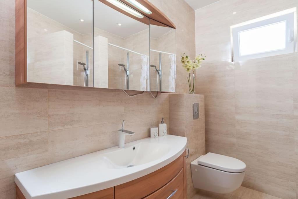 Villa Kora - Luxury Holiday Apartments Lumbarda Buitenkant foto