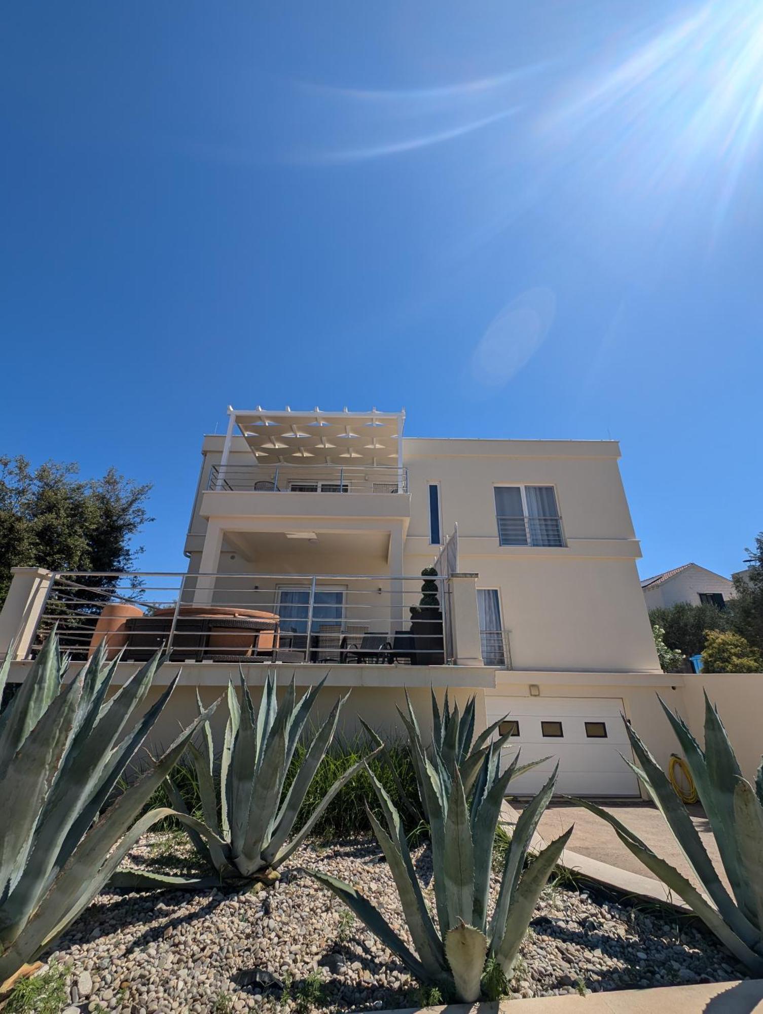 Villa Kora - Luxury Holiday Apartments Lumbarda Buitenkant foto